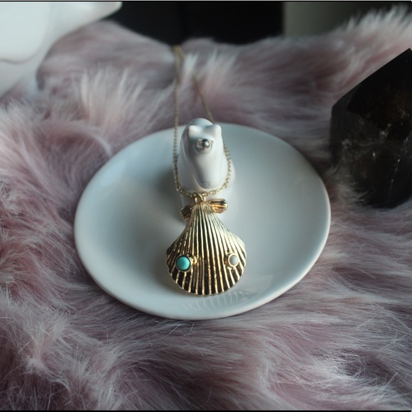 18k Gold Plated Shell Long Necklace With Stones - Picture 2 of 10